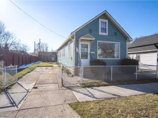 Foreclosed Home - 3222 W 50TH ST, 44102