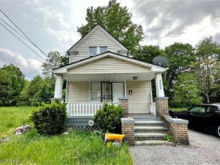 Foreclosed Home - 8008 SIMON AVE, 44103