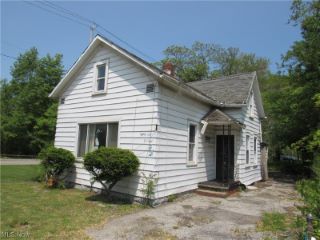 Foreclosed Home - 8605 FOLSOM AVE, 44104