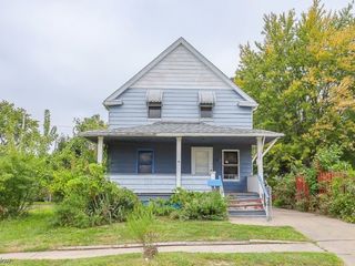 Foreclosed Home - 7705 MARYLAND AVE, 44105