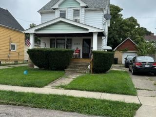 Foreclosed Home - 3205 CYPRESS AVE, 44109