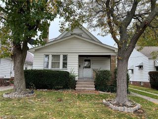 Foreclosed Home - 830 E 209TH ST, 44119