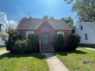 Foreclosed Home - 18910 MOHAWK AVE, 44119