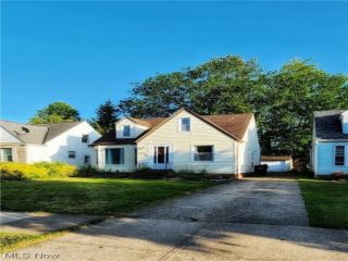 Foreclosed Home - 4198 HINSDALE RD, 44121