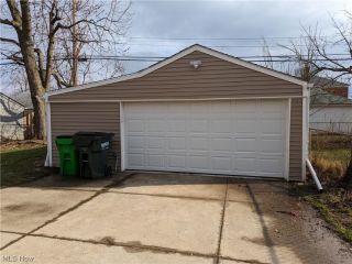 Foreclosed Home - 21430 MORRIS AVE, 44123