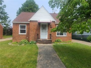 Foreclosed Home - 915 E 239TH ST, 44123