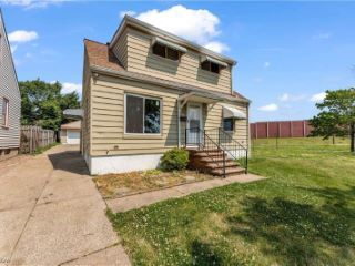 Foreclosed Home - 961 E 223RD ST, 44123