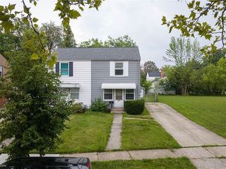 Foreclosed Home - 21570 S LAKE SHORE BLVD, 44123