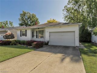 Foreclosed Home - 1667 ALGIERS DR, 44124