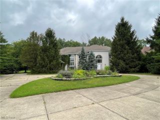 Foreclosed Home - 28339 RED RAVEN RD, 44124