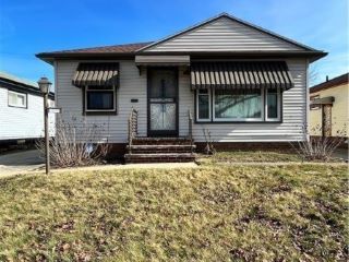 Foreclosed Home - 4101 E 151ST ST, 44128