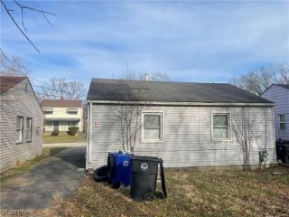 Foreclosed Home - 4412 E 144TH ST, 44128