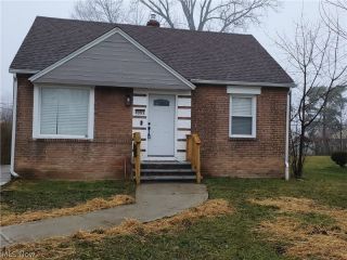 Foreclosed Home - 4352 LEE HEIGHTS BLVD, 44128