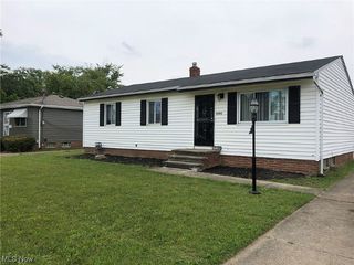 Foreclosed Home - 16802 DEFOREST AVE, 44128