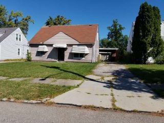 Foreclosed Home - 17401 RIDGETON DR, 44128