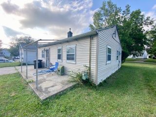 Foreclosed Home - 14106 CAINE AVE, 44128