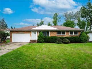 Foreclosed Home - 7556 BRIARCLIFF PKWY, 44130