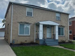 Foreclosed Home - 7433 PEARL RD, 44130