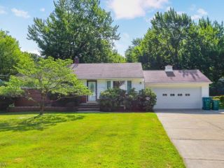 Foreclosed Home - 6585 CROSSVIEW RD, 44131