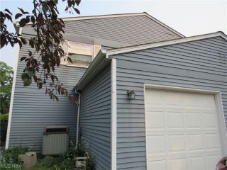 Foreclosed Home - 13918 OAKBROOK DR, 44133