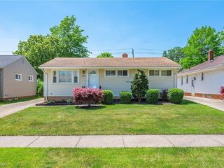 Foreclosed Home - 3703 CENTER DR, 44134