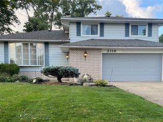 Foreclosed Home - 2116 CAMELOT DR, 44134