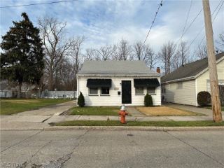 Foreclosed Home - 12518 ERWIN AVE, 44135