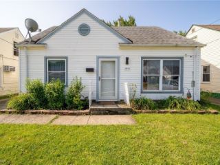 Foreclosed Home - 13731 SPRECHER AVE, 44135