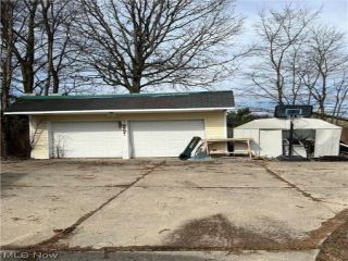 Foreclosed Home - 11474 PEARL RD, 44136