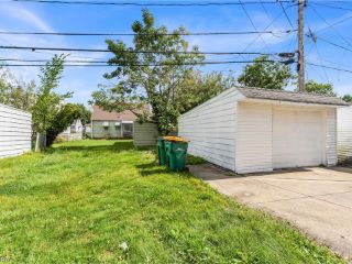 Foreclosed Home - 5565 BEECHWOOD AVE, 44137