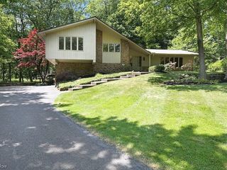 Foreclosed Home - 5700 LEDGEBROOK LN, 44139