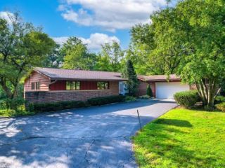 Foreclosed Home - 34780 SHERWOOD DR, 44139