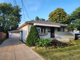 Foreclosed Home - 16364 HOCKING BLVD, 44142
