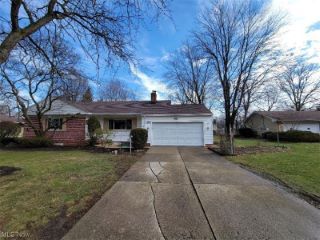 Foreclosed Home - 1701 ALLEN DR, 44145