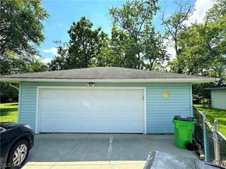 Foreclosed Home - 21920 NORTON RD, 44146