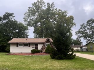 Foreclosed Home - 5890 RANDY RD, 44146