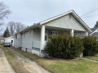 Foreclosed Home - 633 E ARCHWOOD AVE, 44306