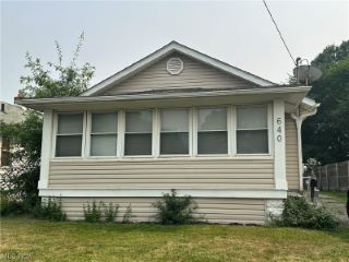Foreclosed Home - 640 E ARCHWOOD AVE, 44306