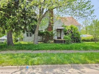 Foreclosed Home - 1448 CREIGHTON AVE, 44310