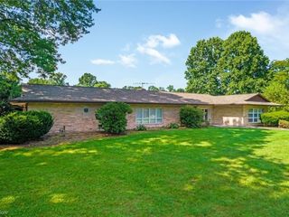 Foreclosed Home - 2762 MAYFAIR RD, 44312