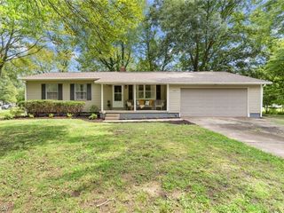 Foreclosed Home - 7906 CHERRY HILL DR NE, 44484