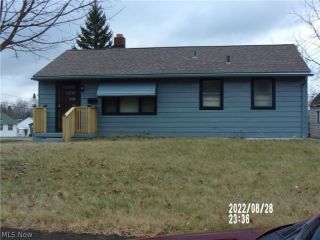 Foreclosed Home - 824 COMPTON LN, 44502