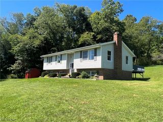 Foreclosed Home - 3804 BOY SCOUT RD NE, 44622