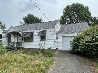 Foreclosed Home - 330 26TH ST SE, 44646