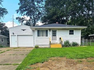 Foreclosed Home - 1704 VERMONT AVE SE, 44646