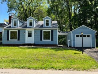 Foreclosed Home - 1624 MONUMENT RD NW, 44703