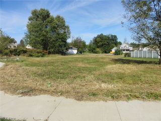 Foreclosed Home - (Range 2600 - 2699) SQUIRREL HOLLOW ST NE, 44704