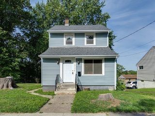 Foreclosed Home - 1517 ROWLAND AVE NE, 44705