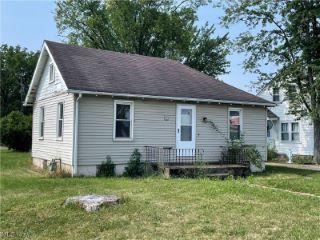 Foreclosed Home - 2306 COLUMBUS RD NE, 44705