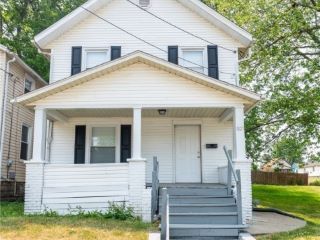 Foreclosed Home - 1827 VINE AVE SW, 44706